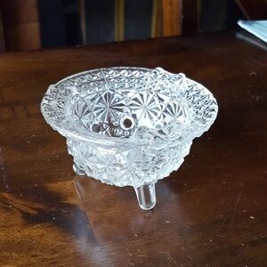 VINTAGE LE SMITH ~ CLEAR GLASS DAISY & BUTTON KETTLE ASHTRAY